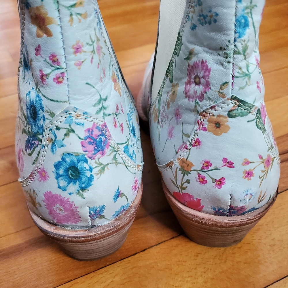 Free People Beau Floral Western Chelsea Boot - Picture 5 of 15